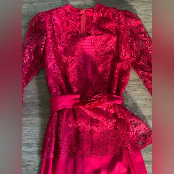 Pink handmade lace dress - Picture 2 of 5